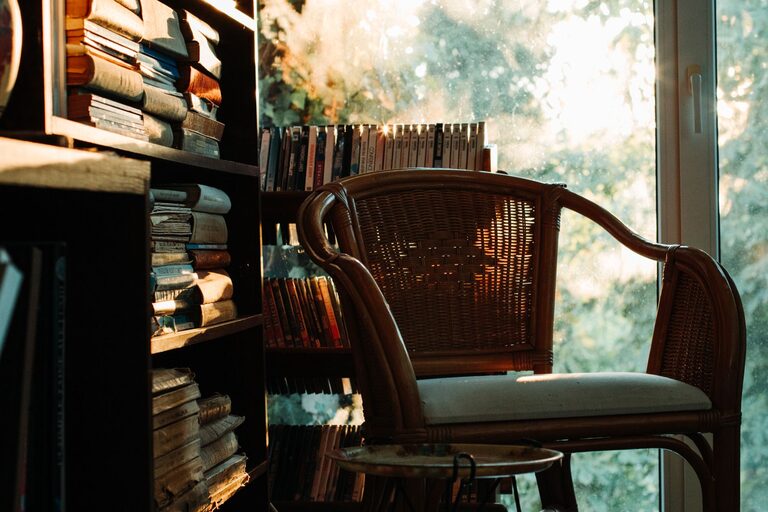 Simple Steps to Create a Cozy Reading Nook in Your Home